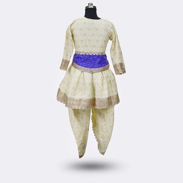 684fa54ea31bc4096d7dc7a1_lg Krishna-Inspired Character Costume