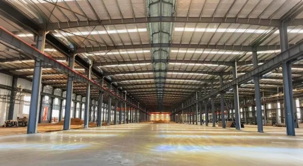 Steel Structure Factory / Warehouse
