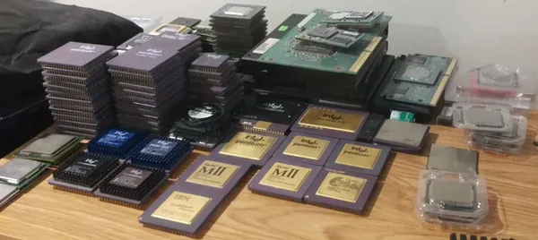 High Quality Processor Scrap Ceramic CPU With Gold Pins For Sale